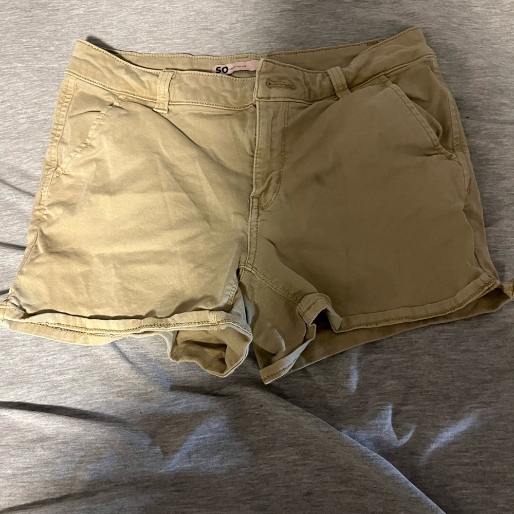 KHAKI SHORTS